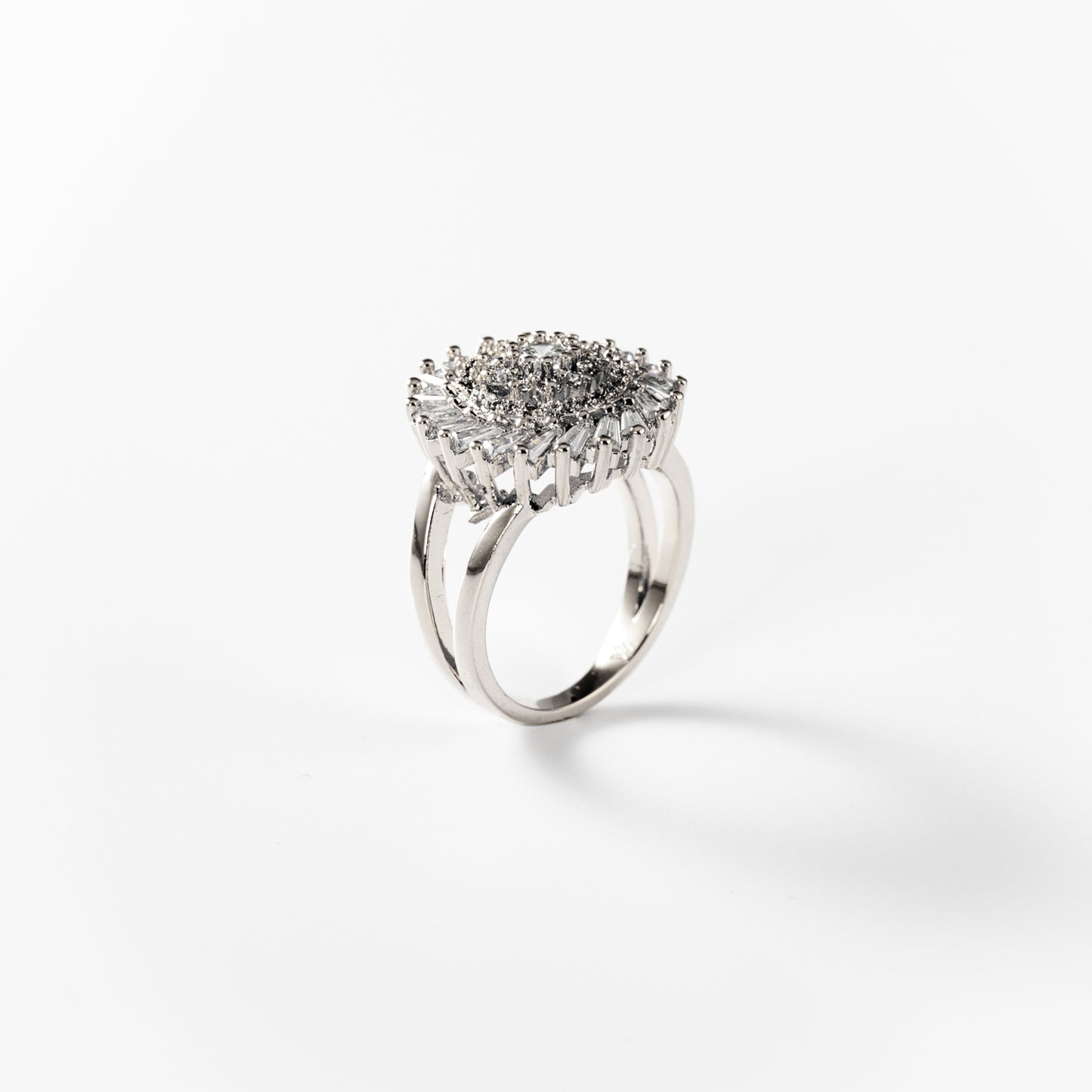 Rhodium-plated metal Sparkling whirl ring